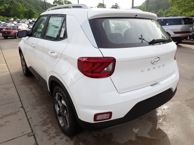 2025 Hyundai Venue SEL photo 4