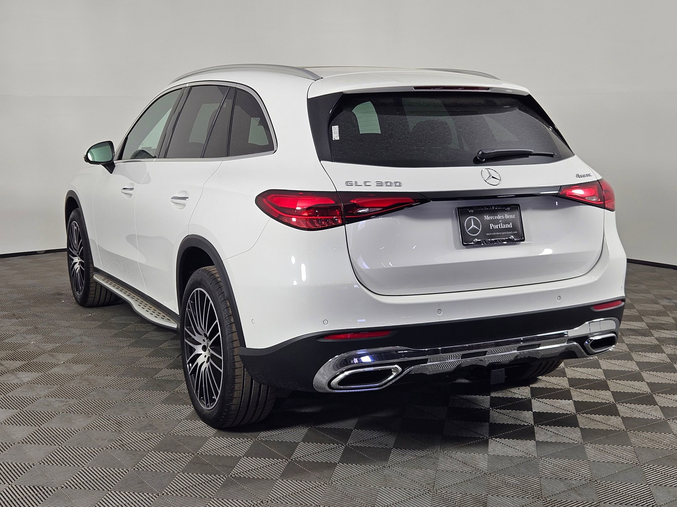 2025 Mercedes Benz GLC 300 4MATIC photo 2