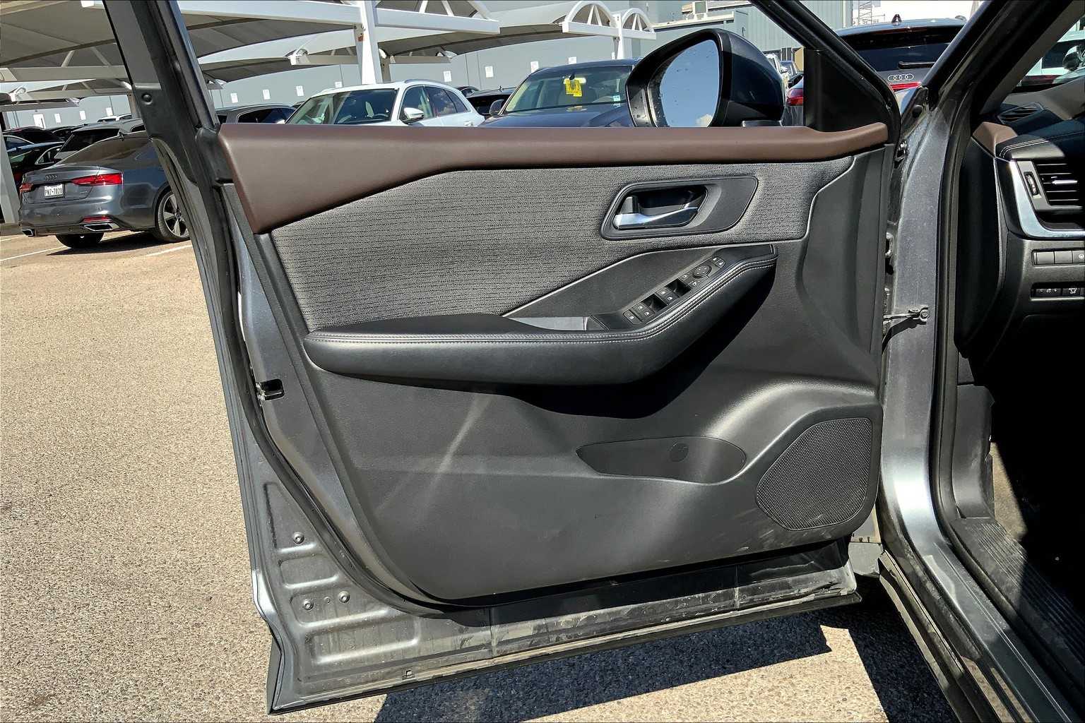2023 Nissan Rogue SV photo 18