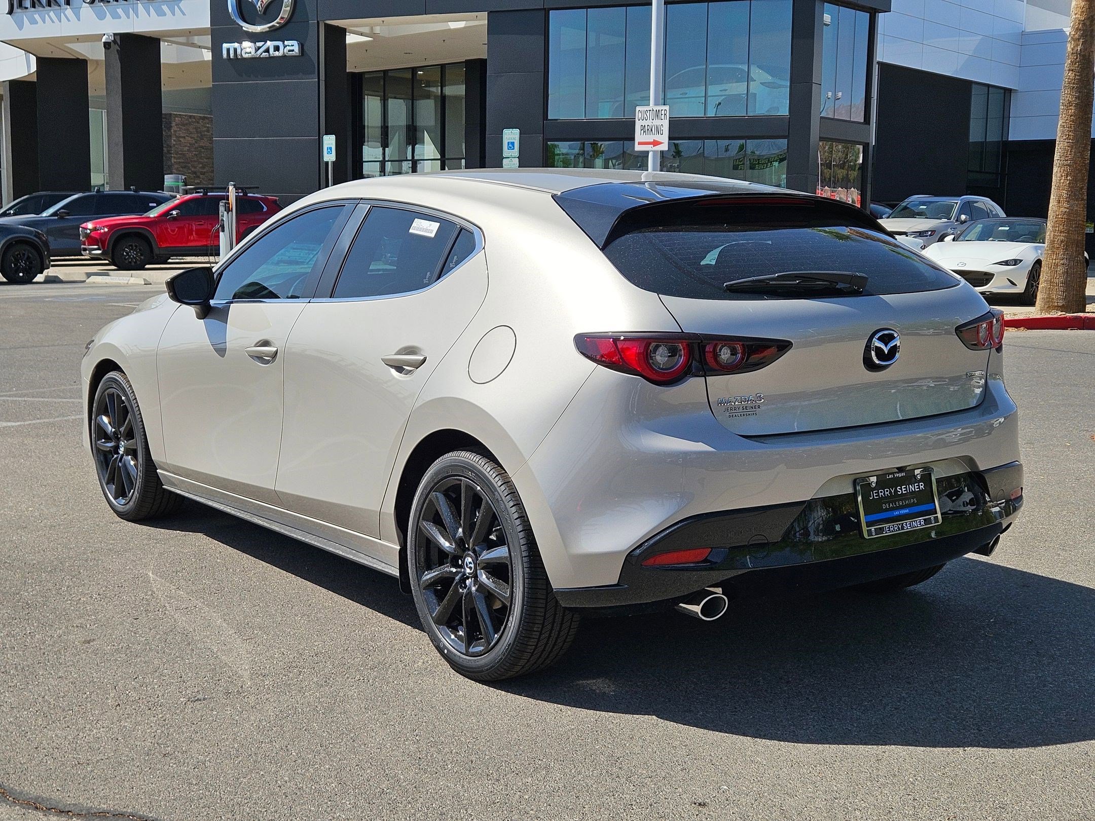 2025 Mazda Mazda3 Hatchback 2.5 Select Sport photo 3