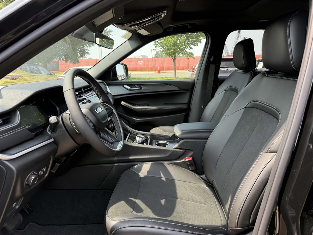 2025 Jeep Grand Cherokee Altitude X photo 5