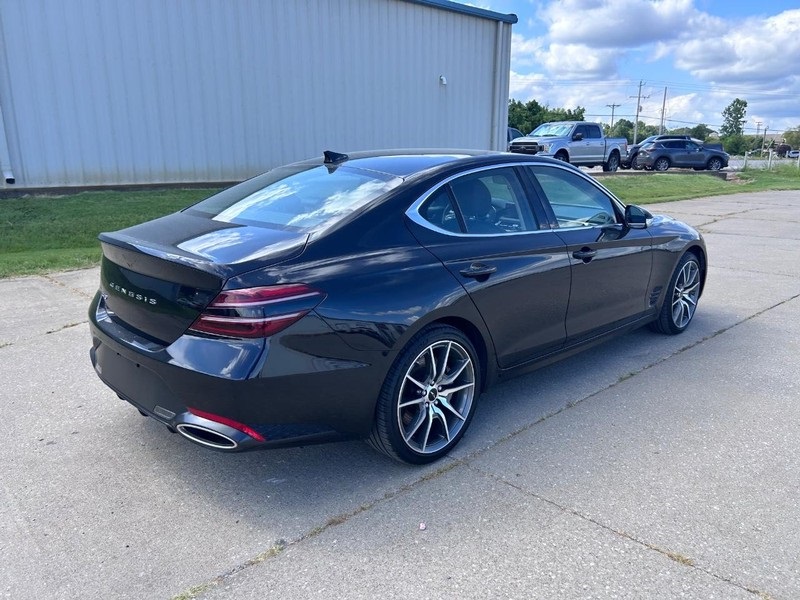 2024 Genesis G70 2.5T photo 3