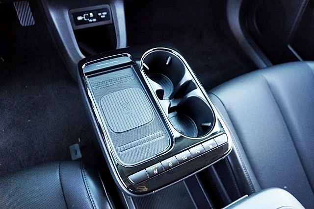 Used 2025 Black Hyundai SEL image 32