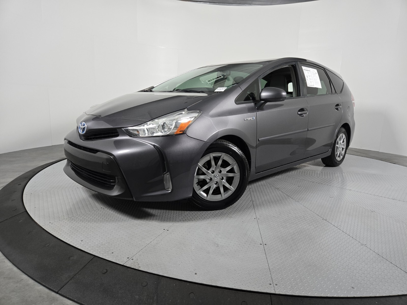 2015 Toyota Prius V Four photo 32