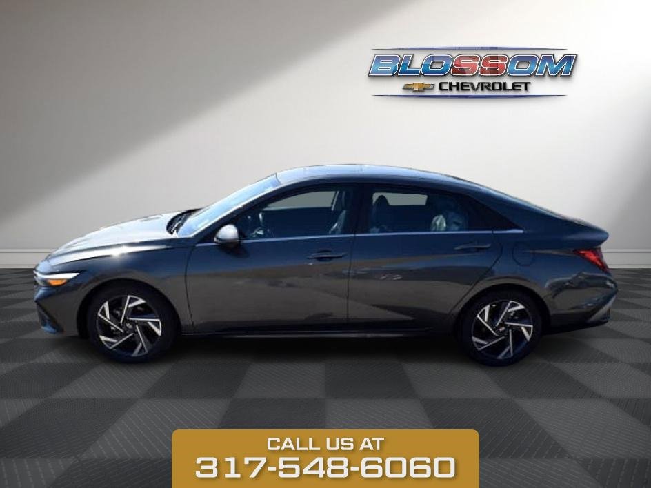 2024 Hyundai Elantra Limited photo 4