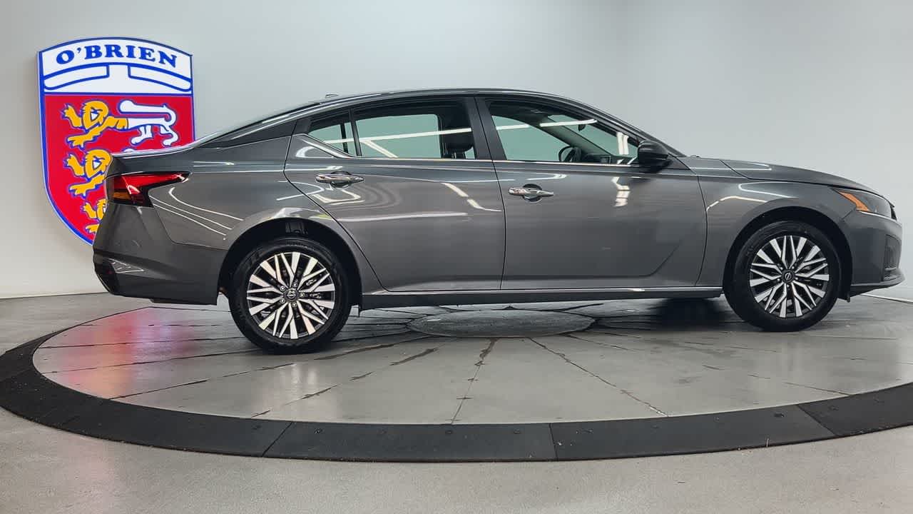 2025 Nissan Altima SV photo 4