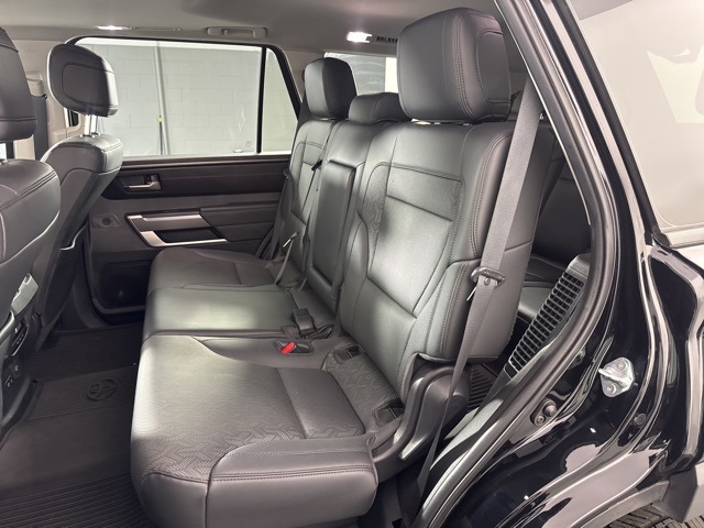 2023 Toyota Sequoia SR5 photo 17