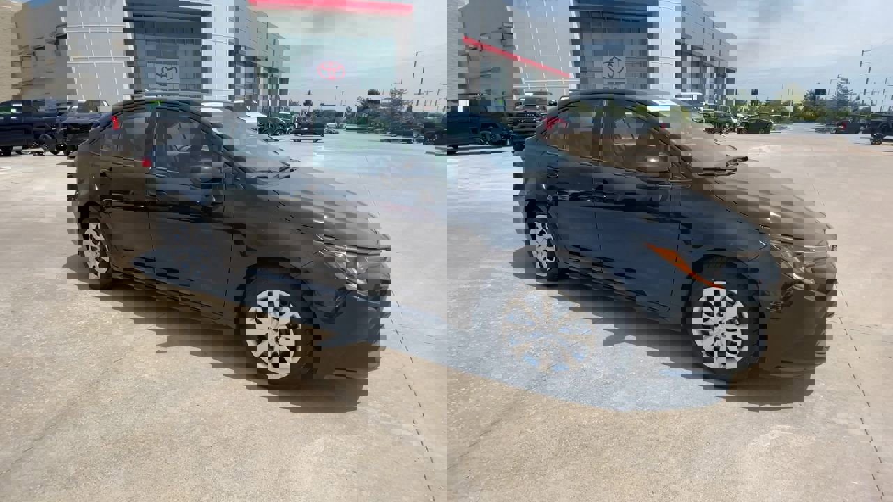 Used 2025 Toyota Corolla LE with VIN 5YFB4MDE7SP336750 for sale in Kansas City