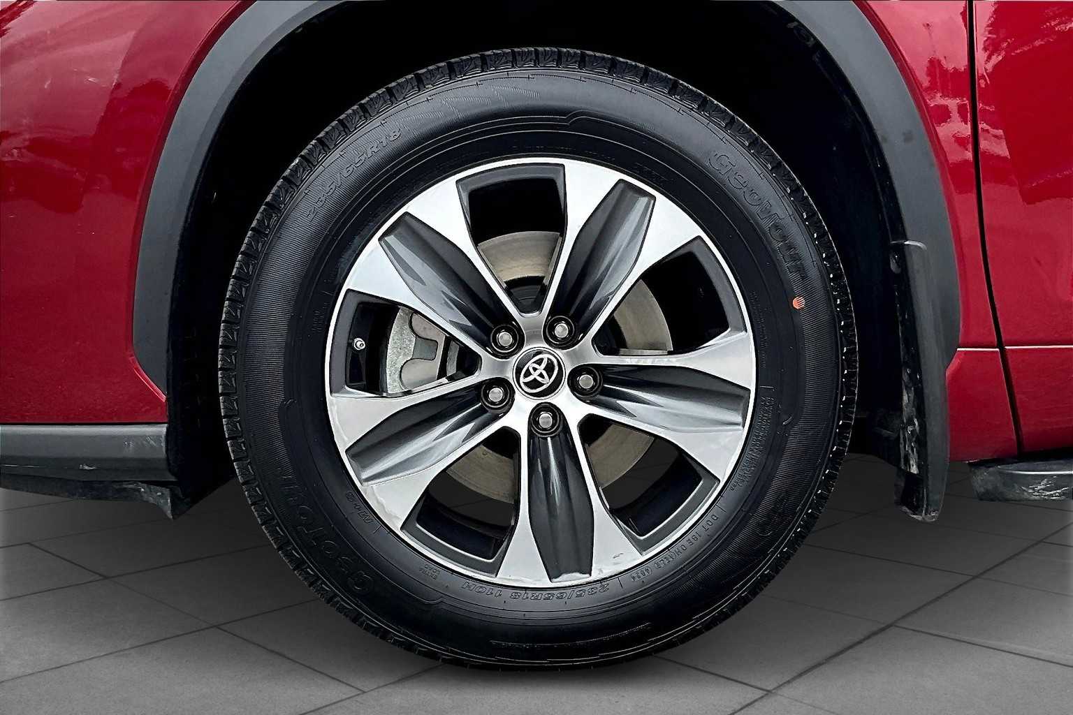 2022 Toyota Highlander XLE photo 10
