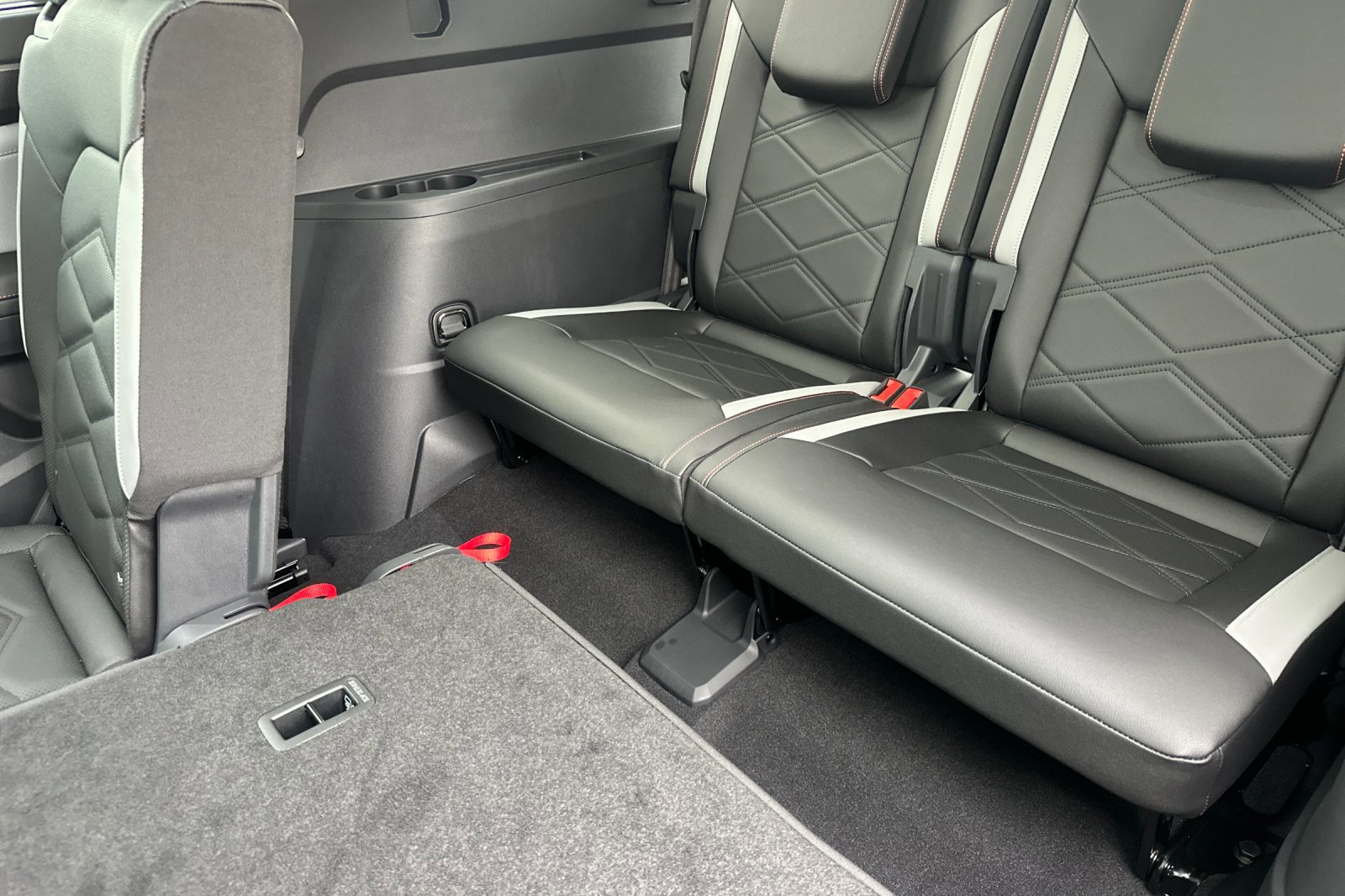 2025 Volkswagen Atlas Peak Edition SE photo 12