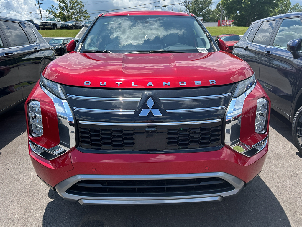 2025 Mitsubishi Outlander SE photo 3
