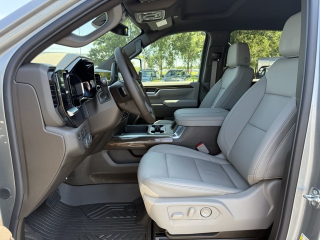 2025 Chevrolet Silverado 2500HD LT photo 13