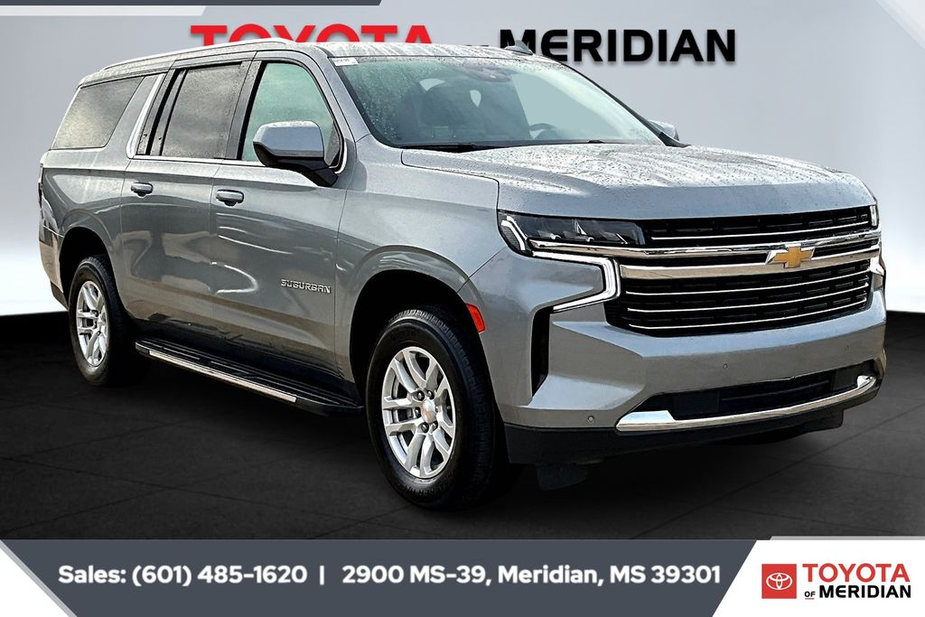 2023 Chevrolet Suburban LT's photo