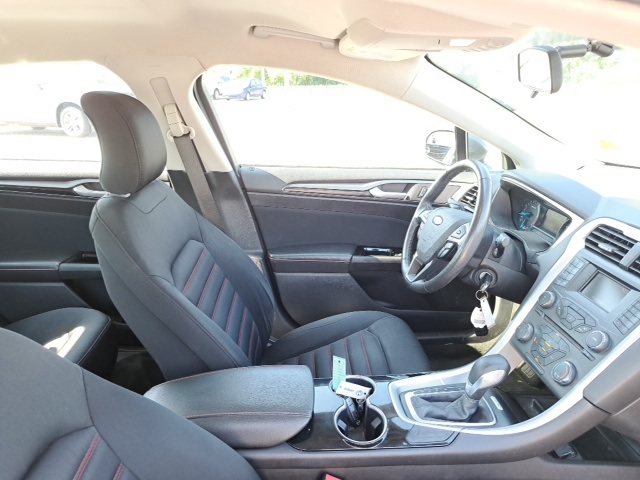 2016 Ford Fusion SE photo 5