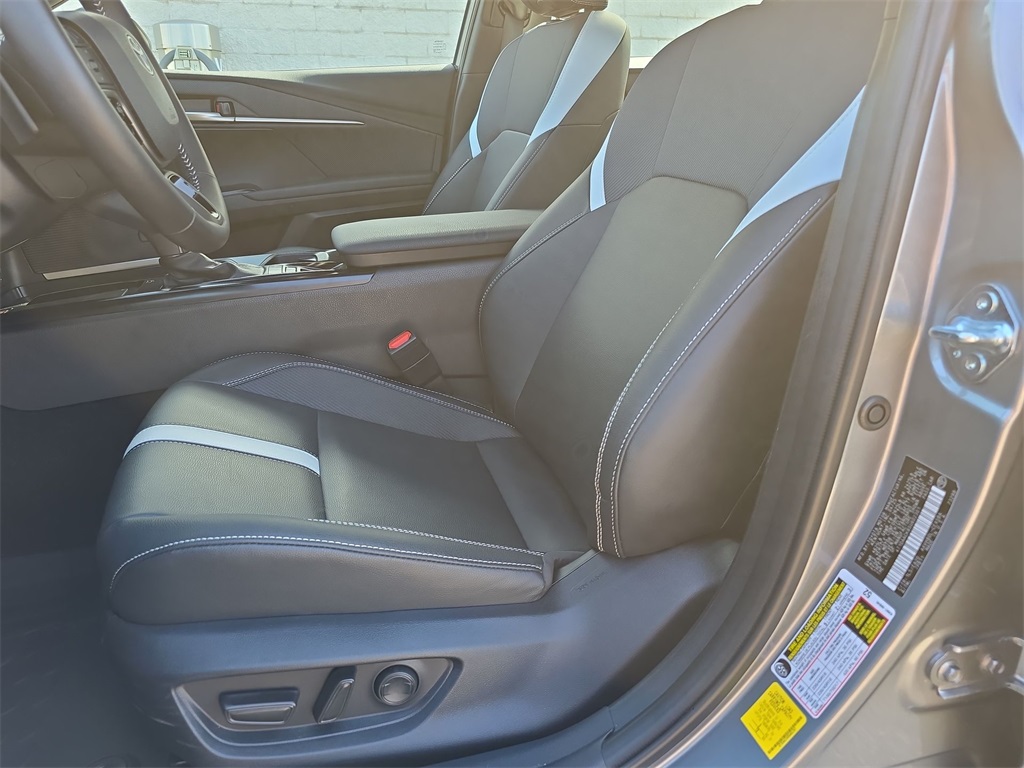 2025 Toyota Camry SE photo 12