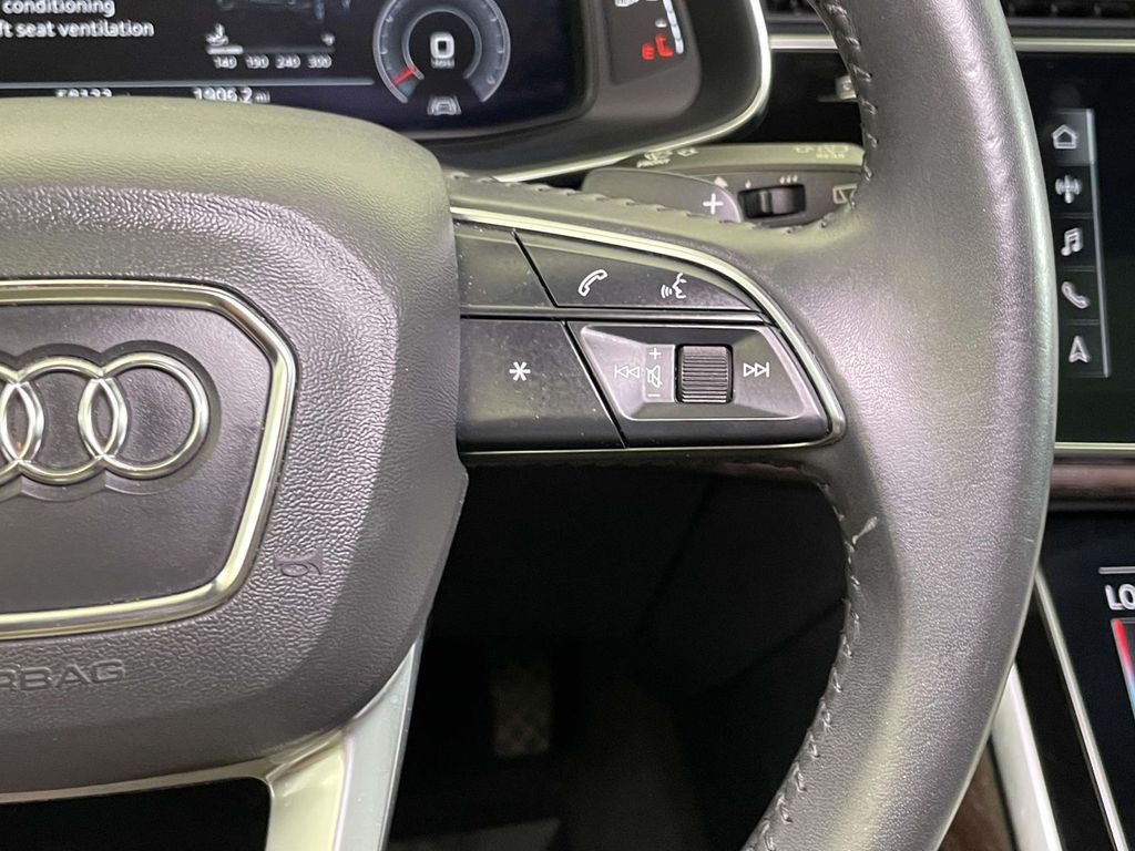 2020 Audi Q8 55 Prestige photo 37