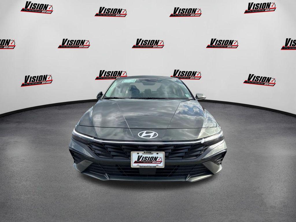 2025 Hyundai Elantra Limited photo 2