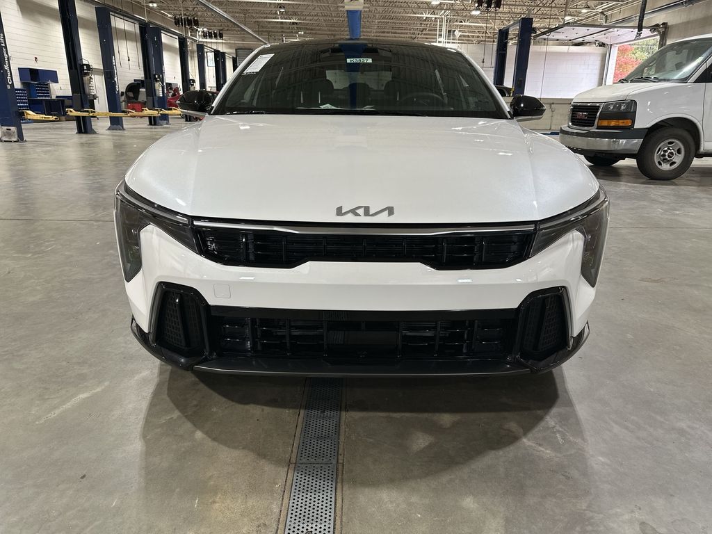 2025 Kia K4 GT-Line photo 3