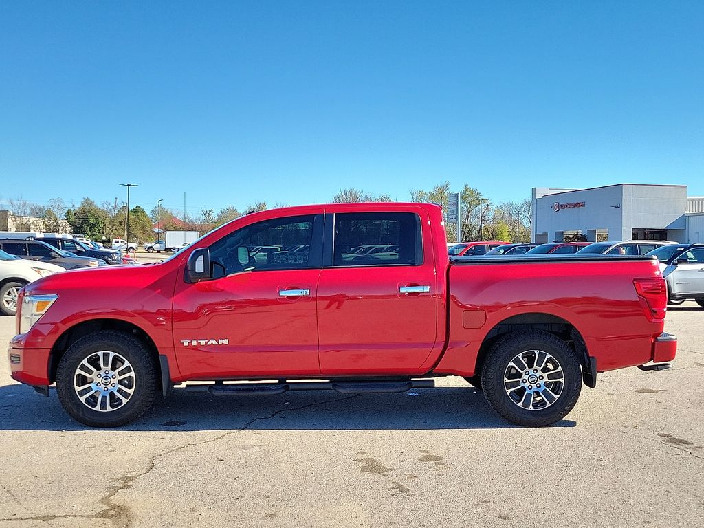 2021 Nissan Titan SV photo 2