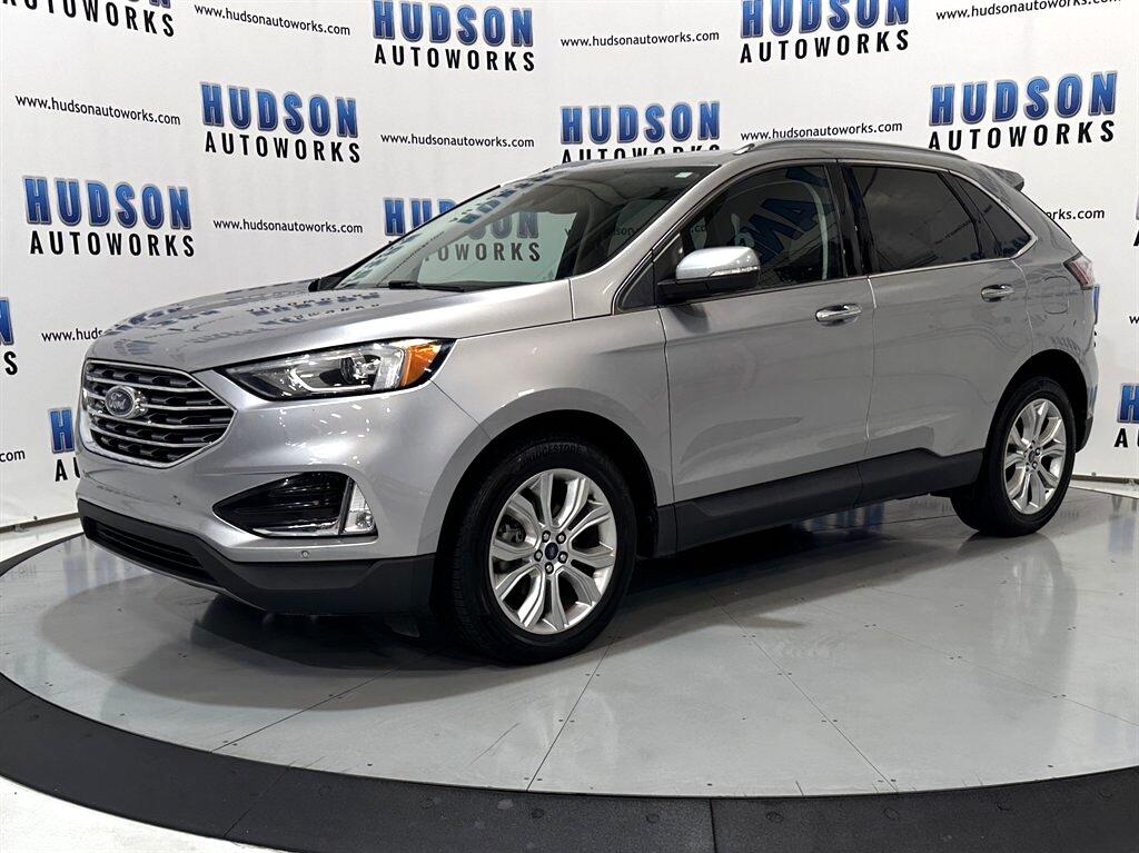2020 Ford Edge Titanium photo 2
