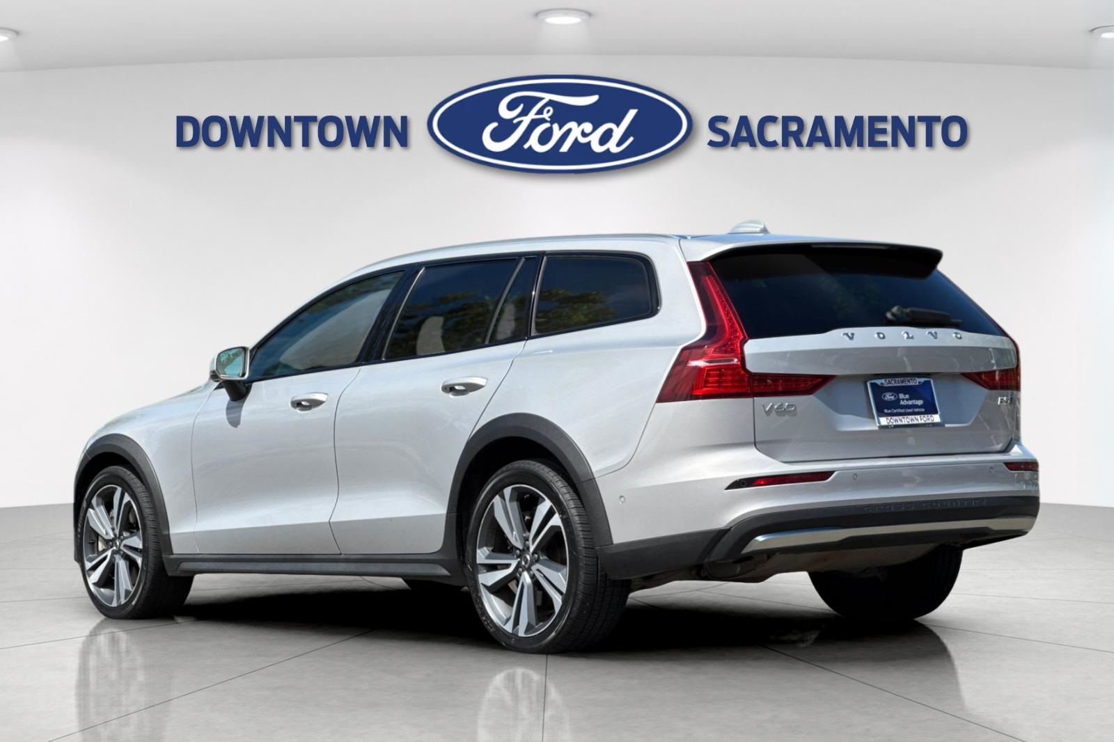 2024 Volvo V60 Cross Country B5 Plus photo 6