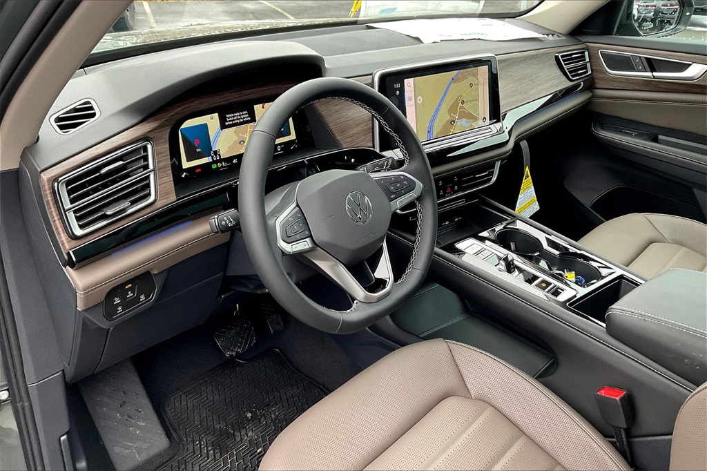 2025 Volkswagen Atlas SEL photo 8