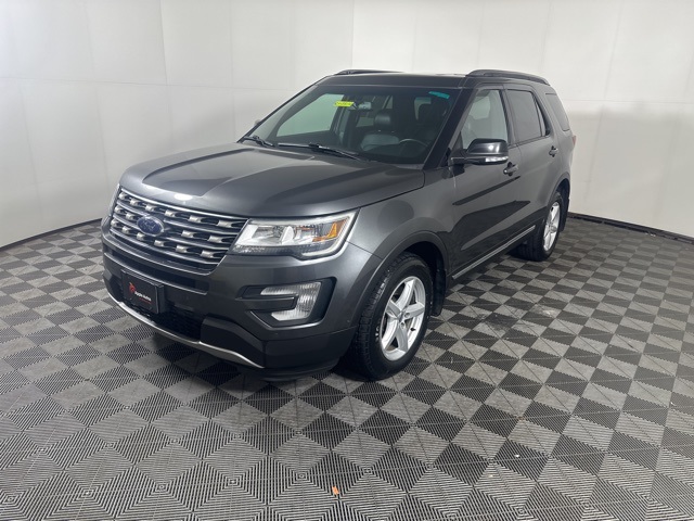 2016 Ford Explorer XLT photo 2