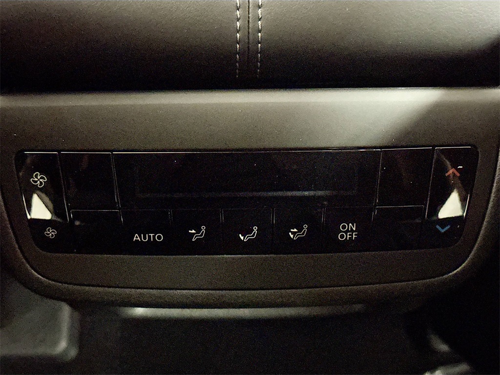 2025 Nissan Pathfinder SV photo 15