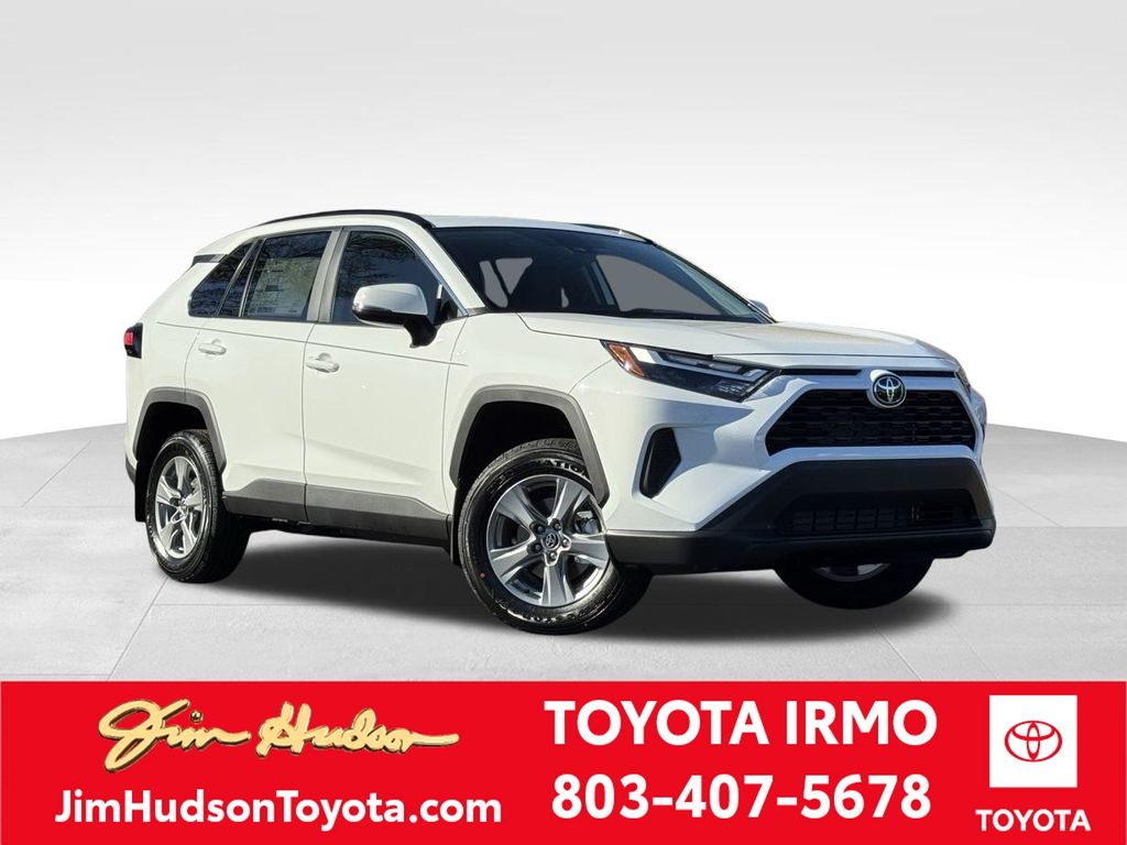2025 Toyota RAV4 XLE's photo
