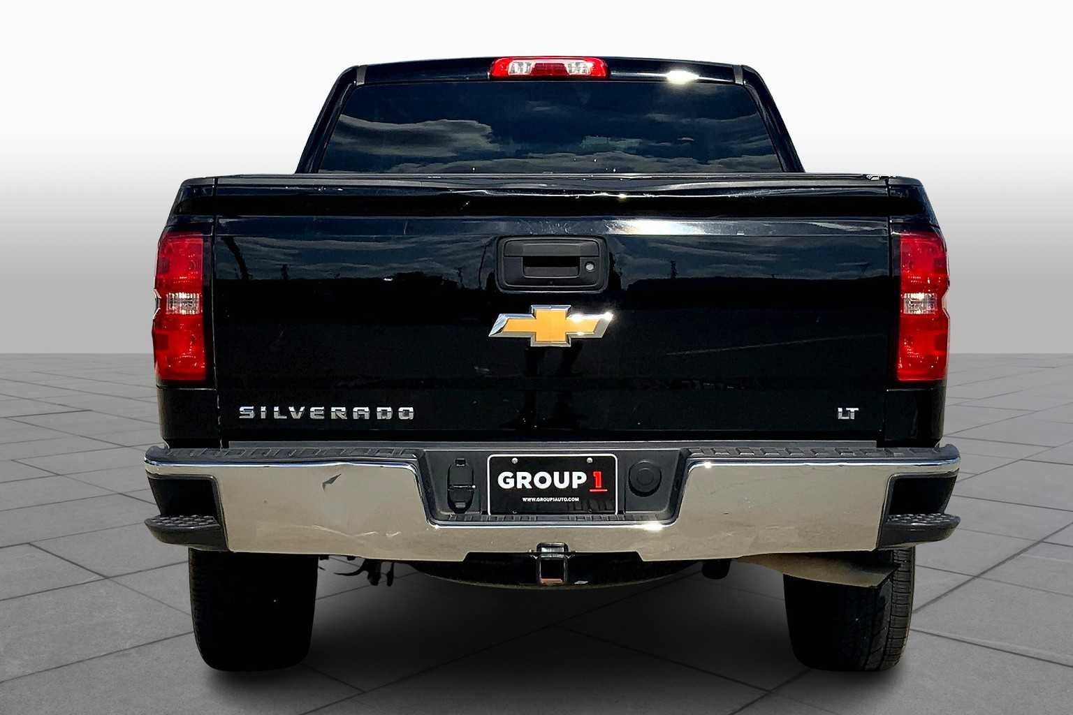 2017 Chevrolet Silverado 1500 LT photo 2