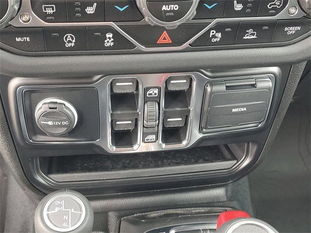 2024 Jeep Wrangler Sahara photo 18