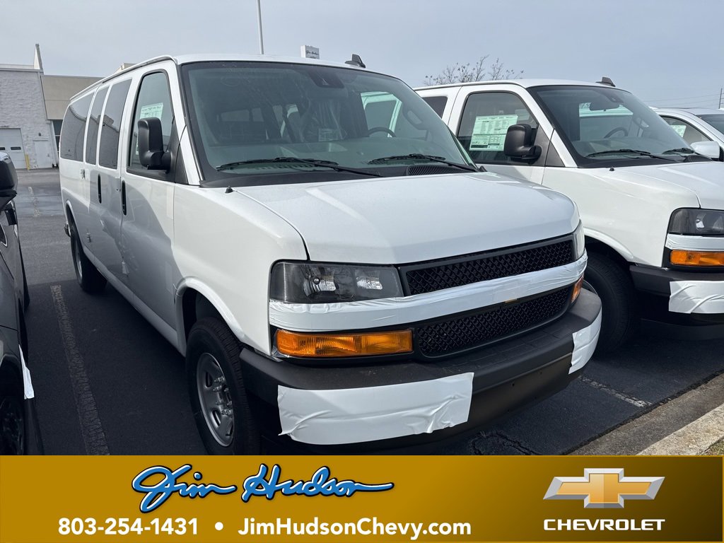 2025 Chevrolet Express Passenger LS's photo