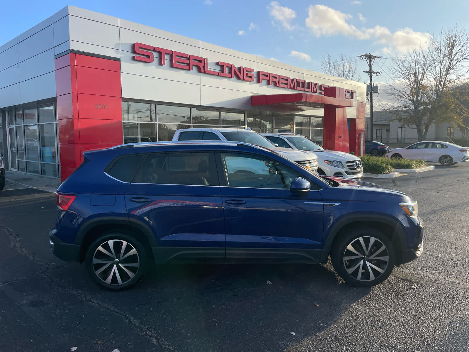 2024 Volkswagen Taos SE's photo