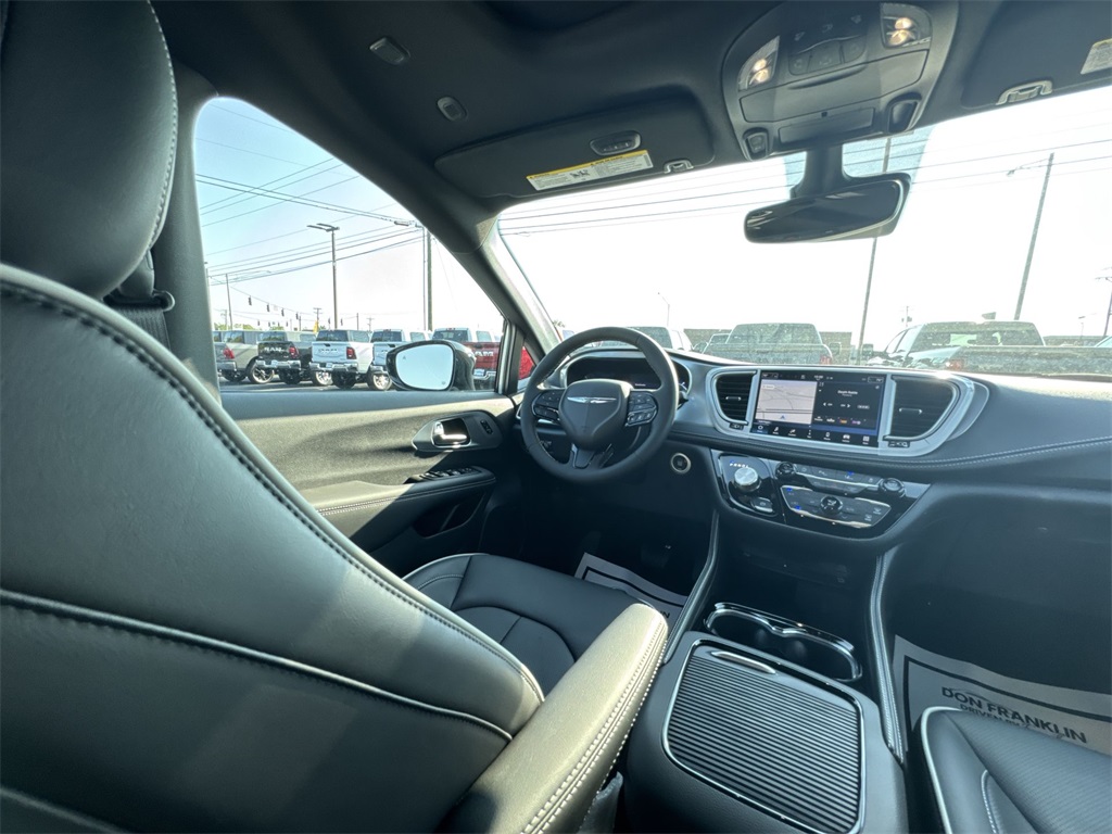 2026 Chrysler Pacifica Limited photo 15