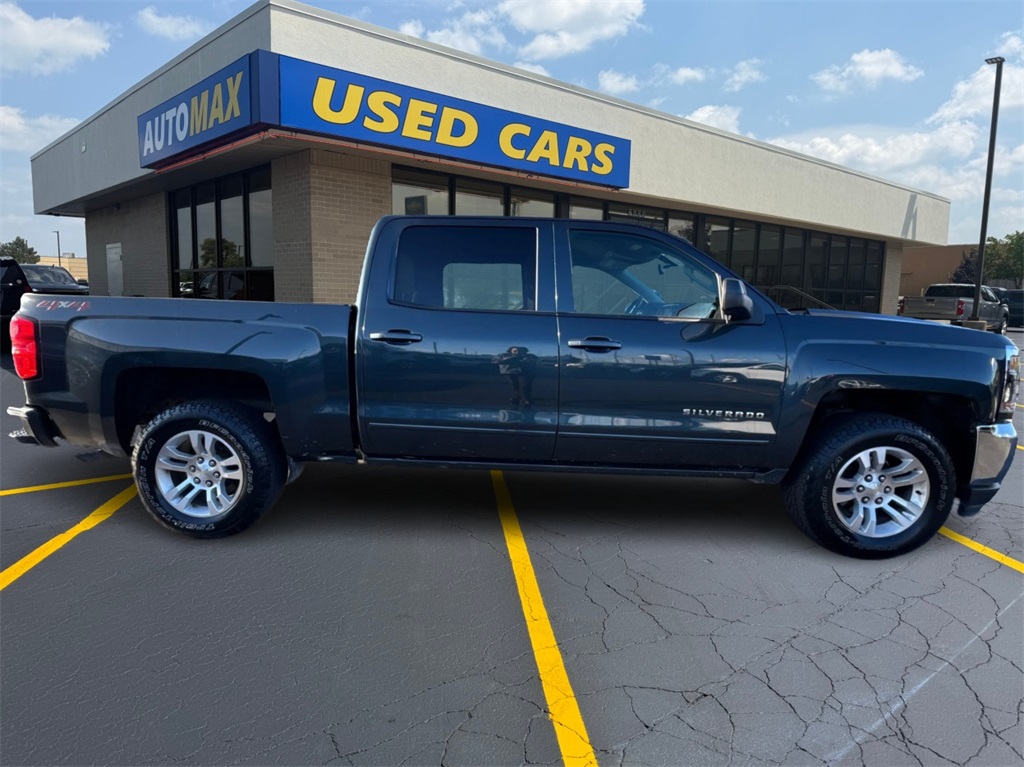 2018 Chevrolet Silverado 1500 LT photo 2