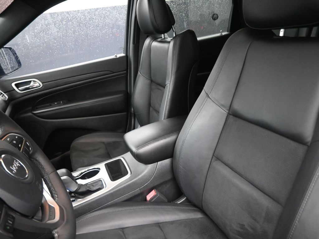 2019 Jeep Grand Cherokee Altitude photo 22