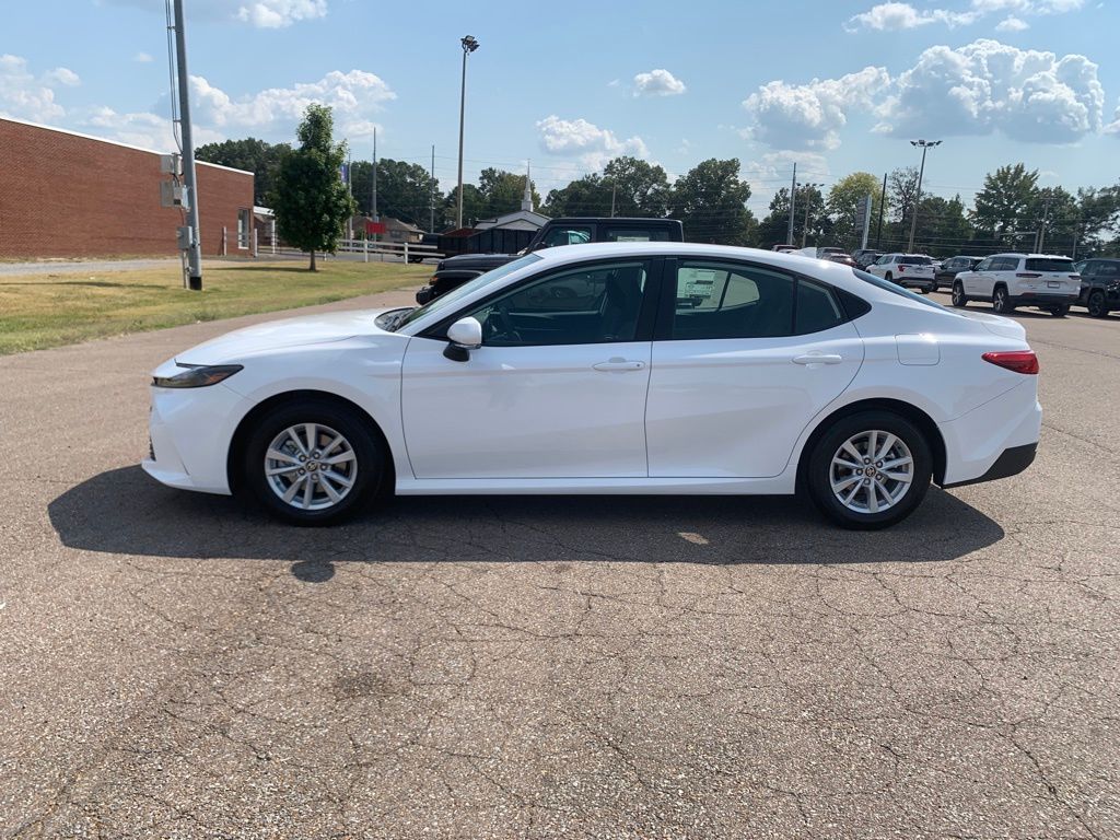 2026 Toyota Camry LE photo 4