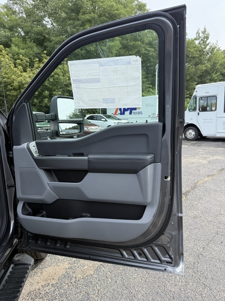 2026 Ford F-350 XLT photo 15