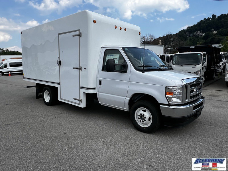 2025 Ford E-350 Base photo 4