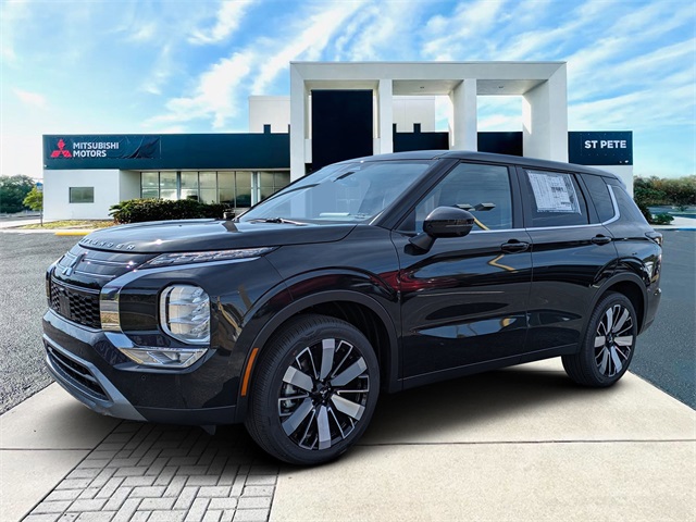 2025 Mitsubishi Outlander SE's photo