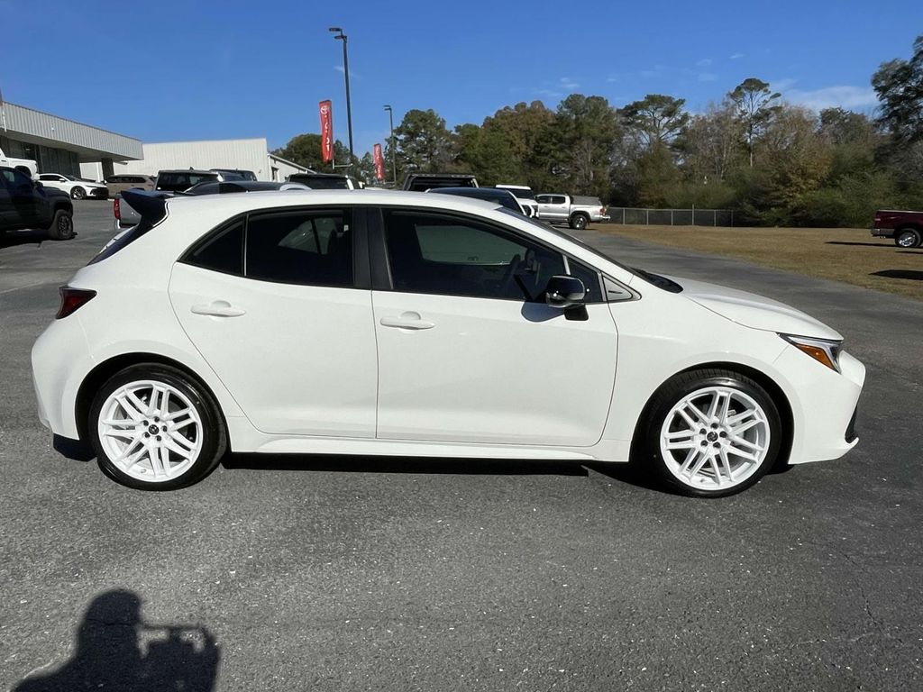 2026 Toyota Corolla SE photo 2