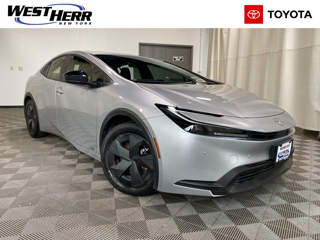 2023 Toyota Prius LE's photo