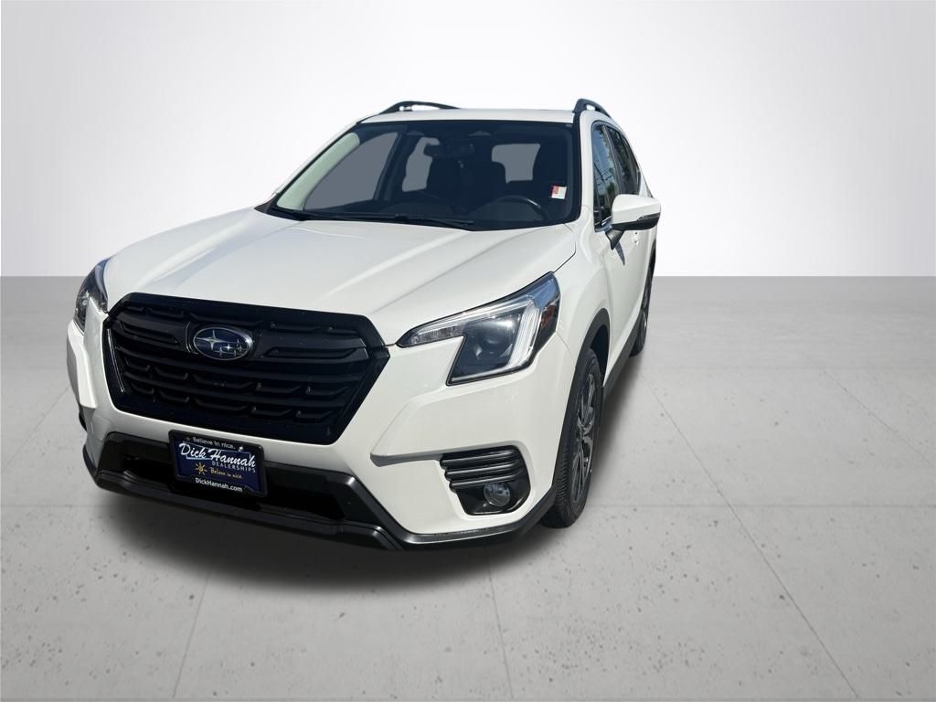 2022 Subaru Forester Limited photo 2