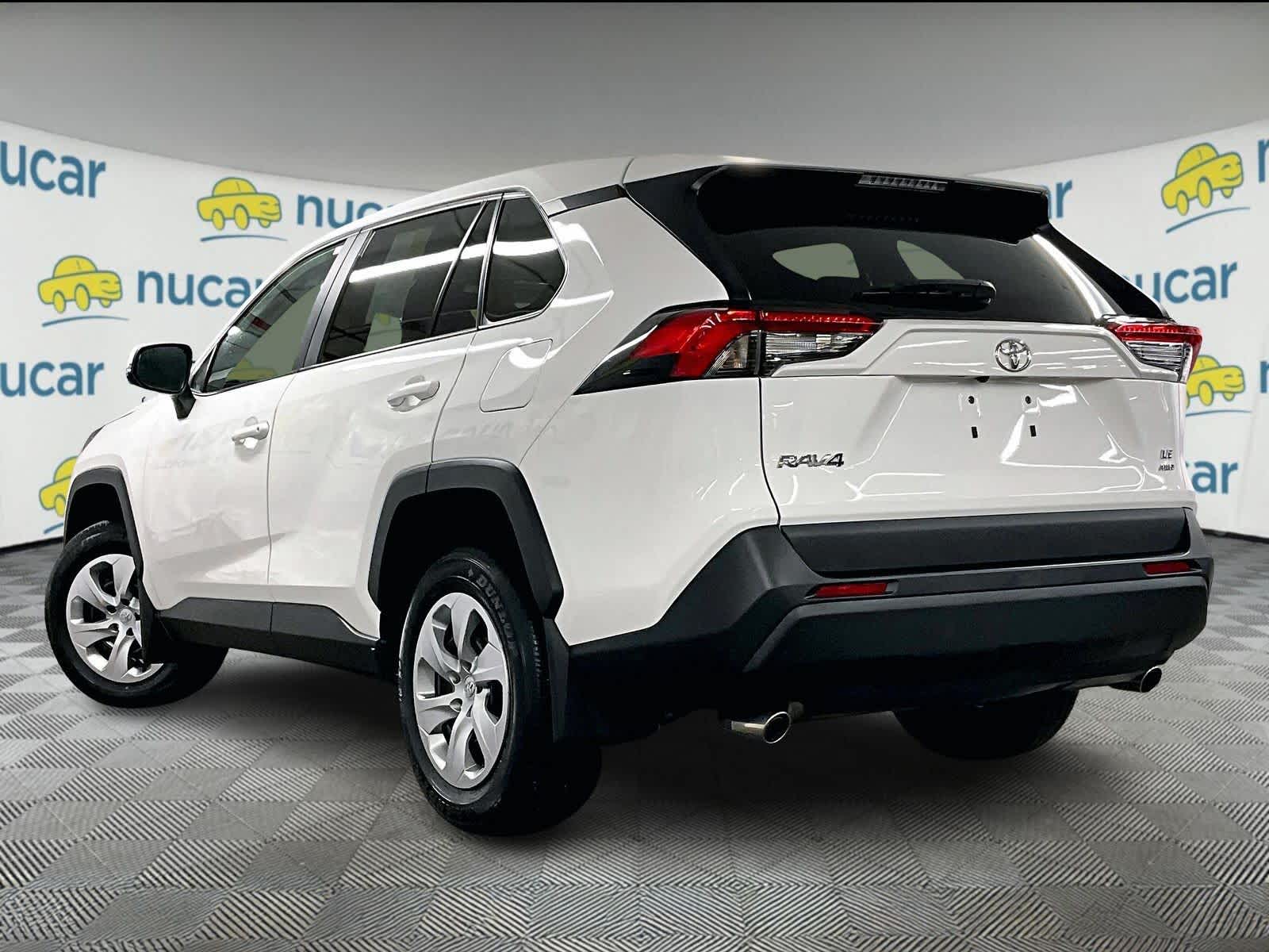 2022 Toyota RAV4 LE photo 2