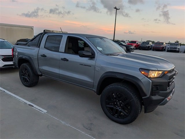 2025 Chevrolet Colorado Trail Boss photo 2