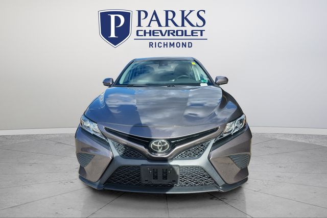 2020 Toyota Camry SE photo 2