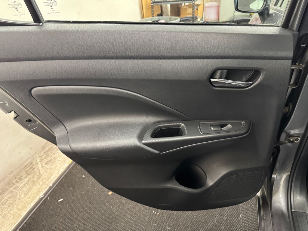 2023 Nissan Versa 1.6 SV photo 13