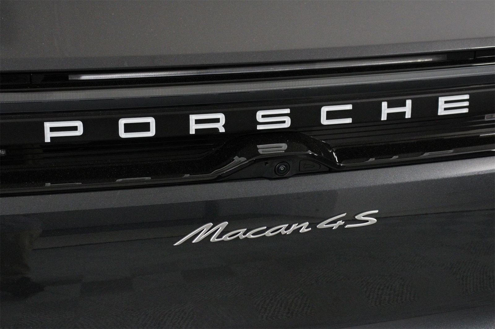 2025 Porsche Macan Electric photo 19