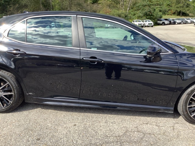 2022 Toyota Camry SE photo 6