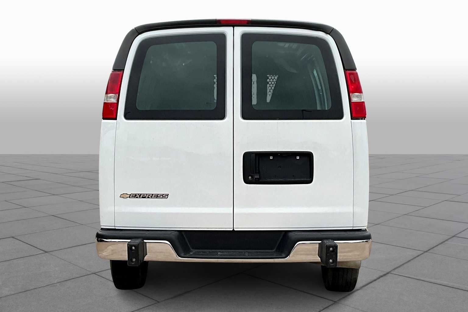 2023 Chevrolet Express 2500 Cargo photo 4